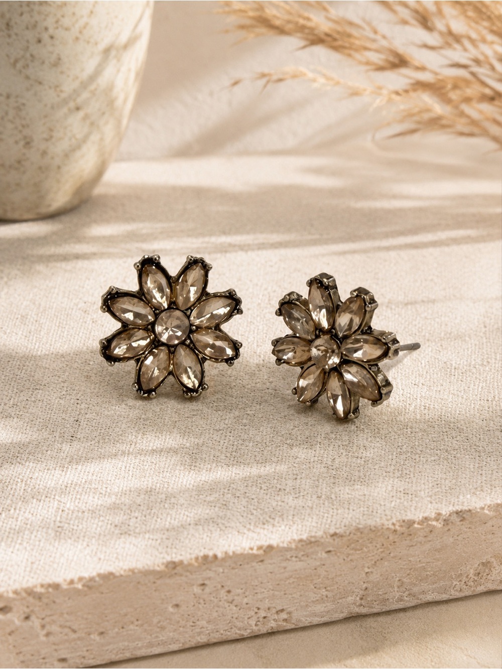 ✨ Vintage Floral Rhinestone Stud Earrings Champagne Gold Bridal ✨